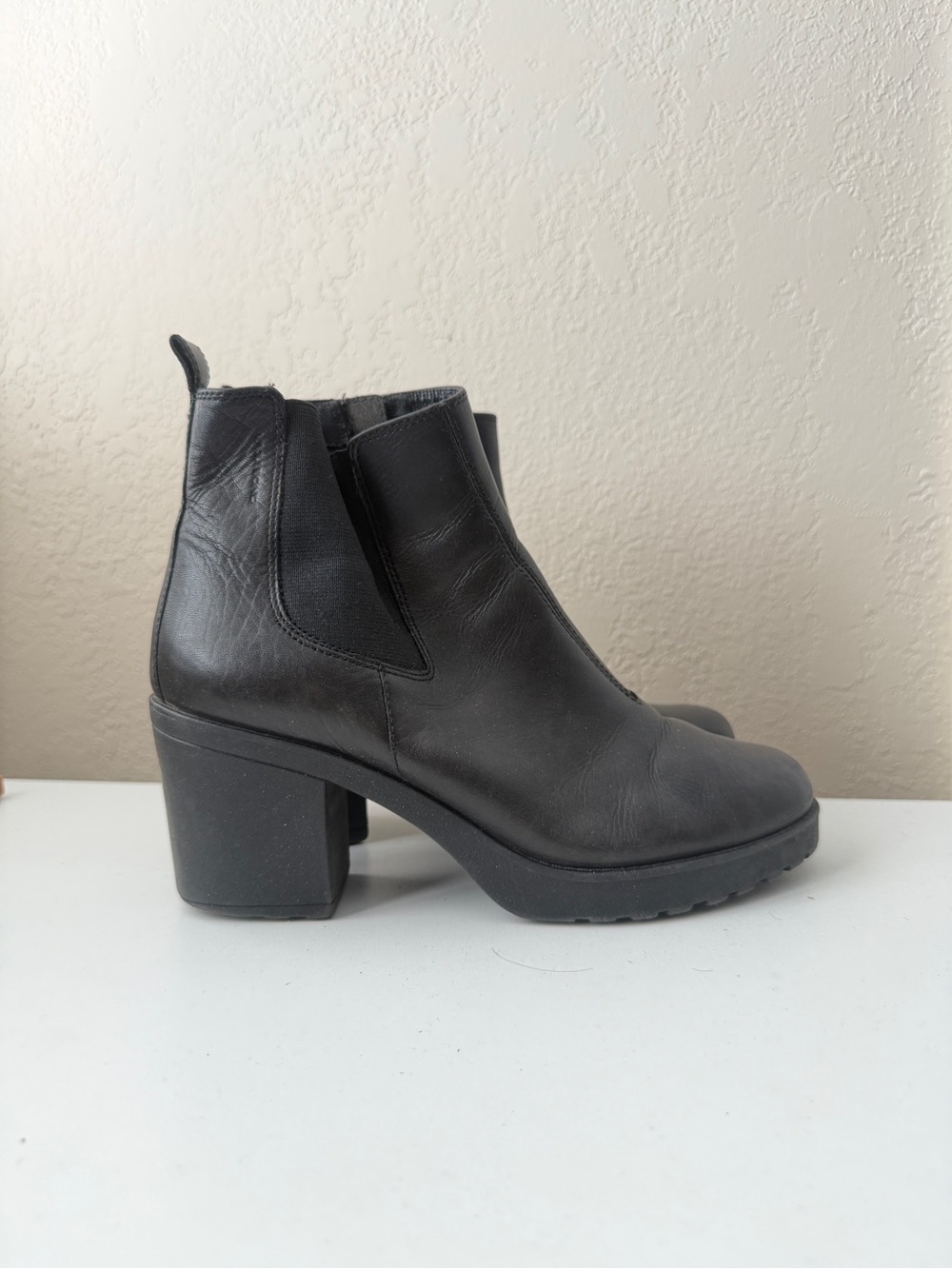 Vagabond Black Leather Chunky Heel Ankle Boots